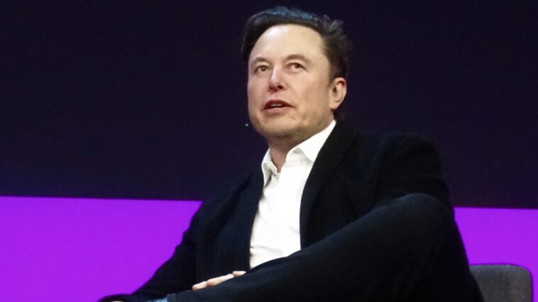Elon Musk alone on stage at TED2022. Photo: Steve Jurvetson, CC BY 2.0, TED2022